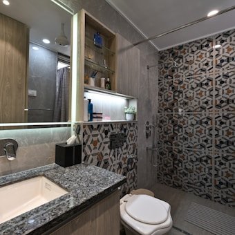 moderne maatwerk badkamer renovatie door badkamerspecialist Rotterdam luxe maatwerk badkamers